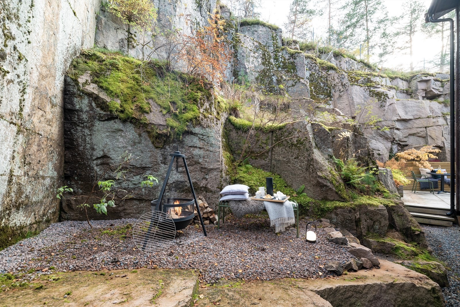 "Vi trodde denne plassen bare var en skyggeplass vi ikke ville bruke, men her har familien sittet foran bålpanna flere ganger" - Selger Galleribilde
