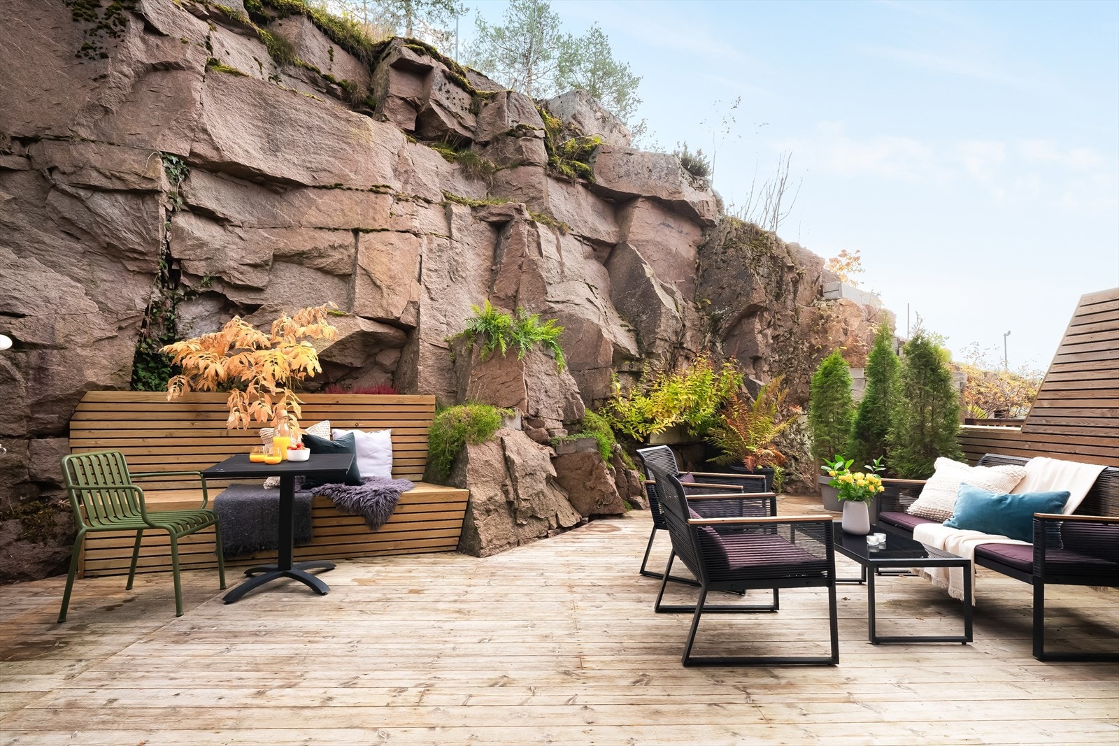 Gressplen og beplantning på egen hageparsell. Galleribilde