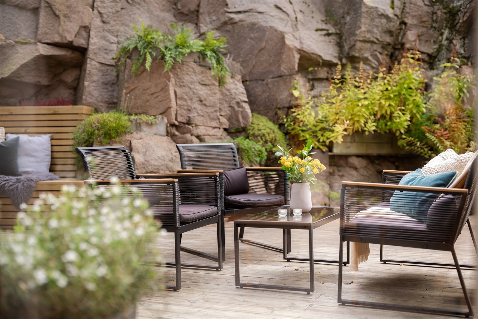 Uteplassen er på hele 24 kvm og har god plass til sittegruppe. Galleribilde