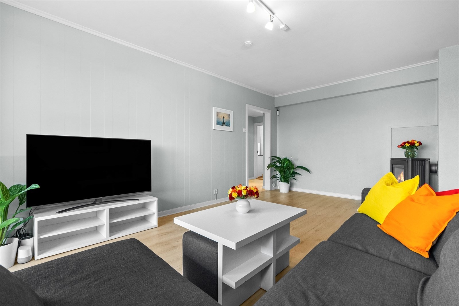 Til info har borettslaget avtale med OBOS NET (OpenNet) og Allente for levering av TV og internett. Disse tjenestene er inkludert i felleskostnadene. Galleribilde