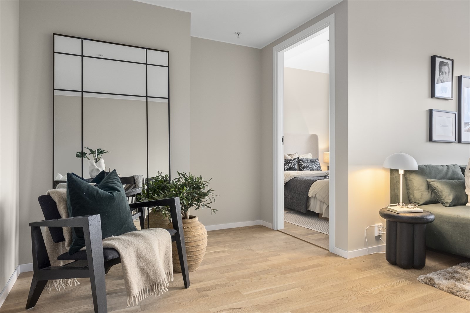 Det meste er inkludert i felleskostnadene som blant annet TV/internett, varmtvann, oppvarming samt felles drift- og vedlikehold. Galleribilde