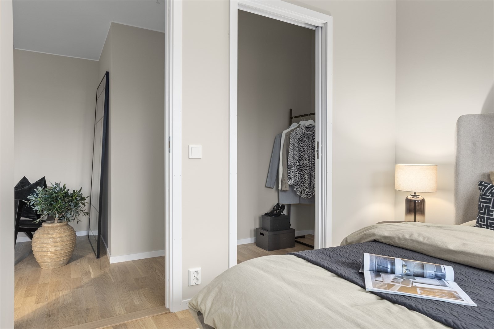 Her får du et eget walk-in closet på 1,9 m². Galleribilde