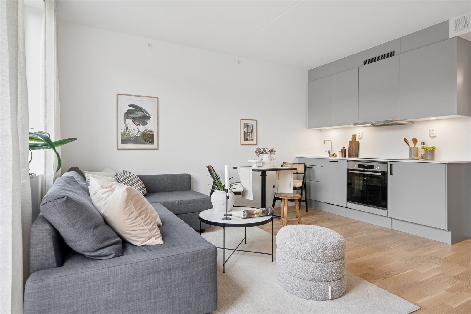 Praktisk stue-/kjøkkenløsning Galleribilde