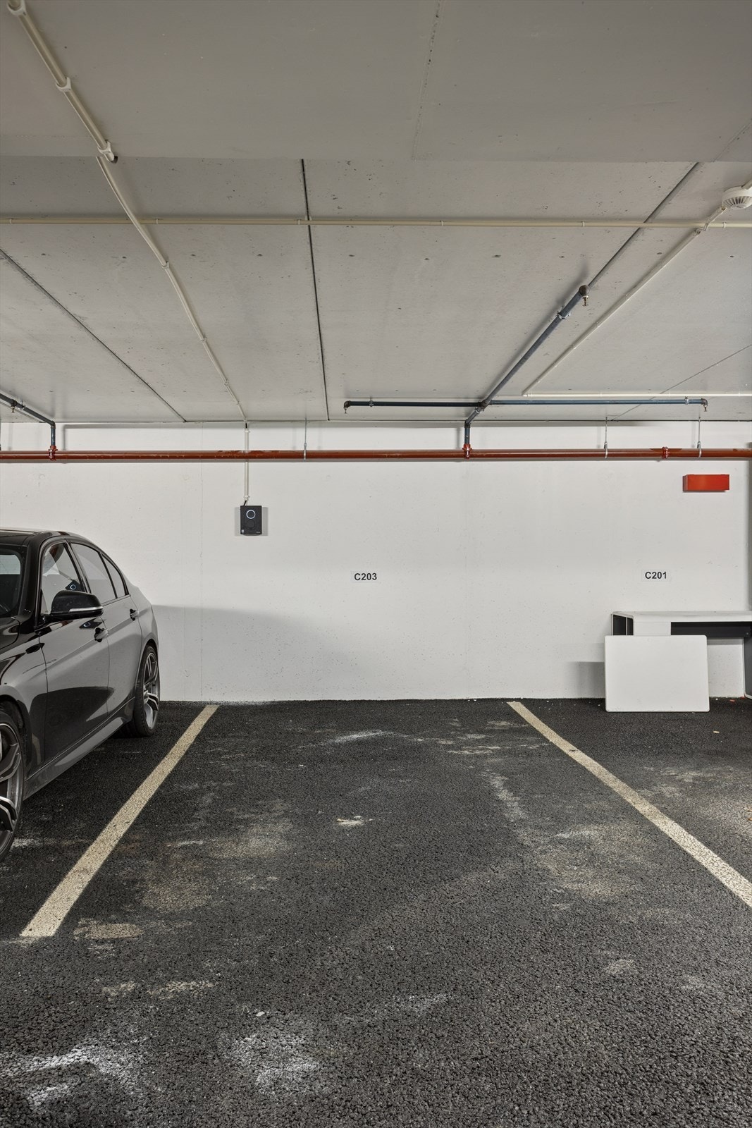 Til leiligheten medfølger garasjeplass med elbil-lader i felles garasjeanlegg. Galleribilde