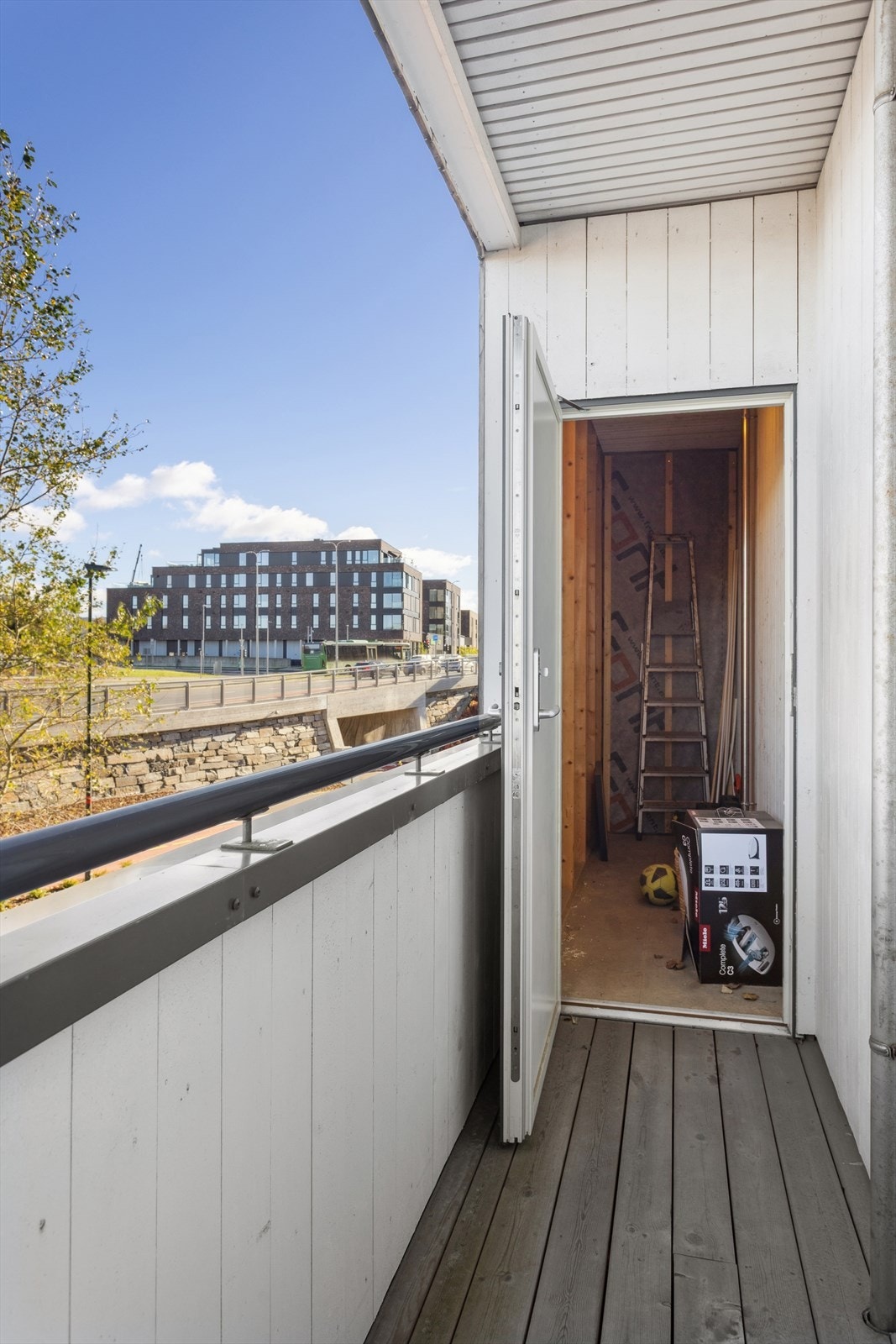 Balkong nr. 2 har tilgang til en praktisk utvendig bod. Galleribilde