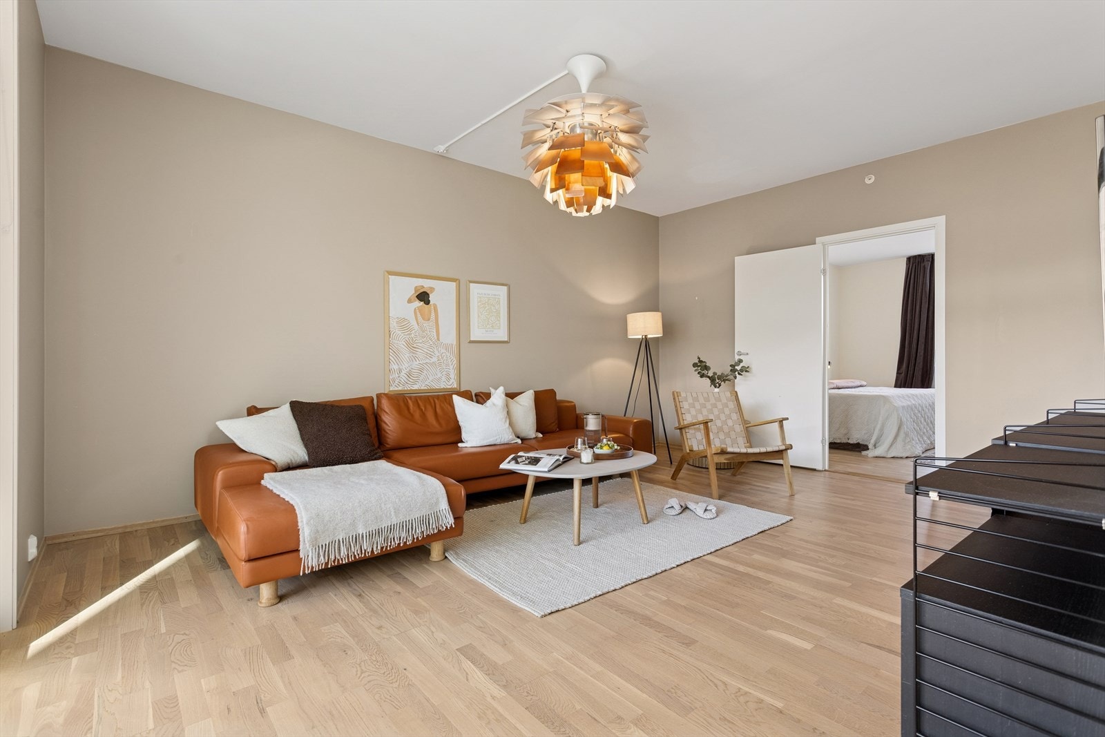 Leiligheten har vannbåren varme og balansert ventilasjon. Galleribilde