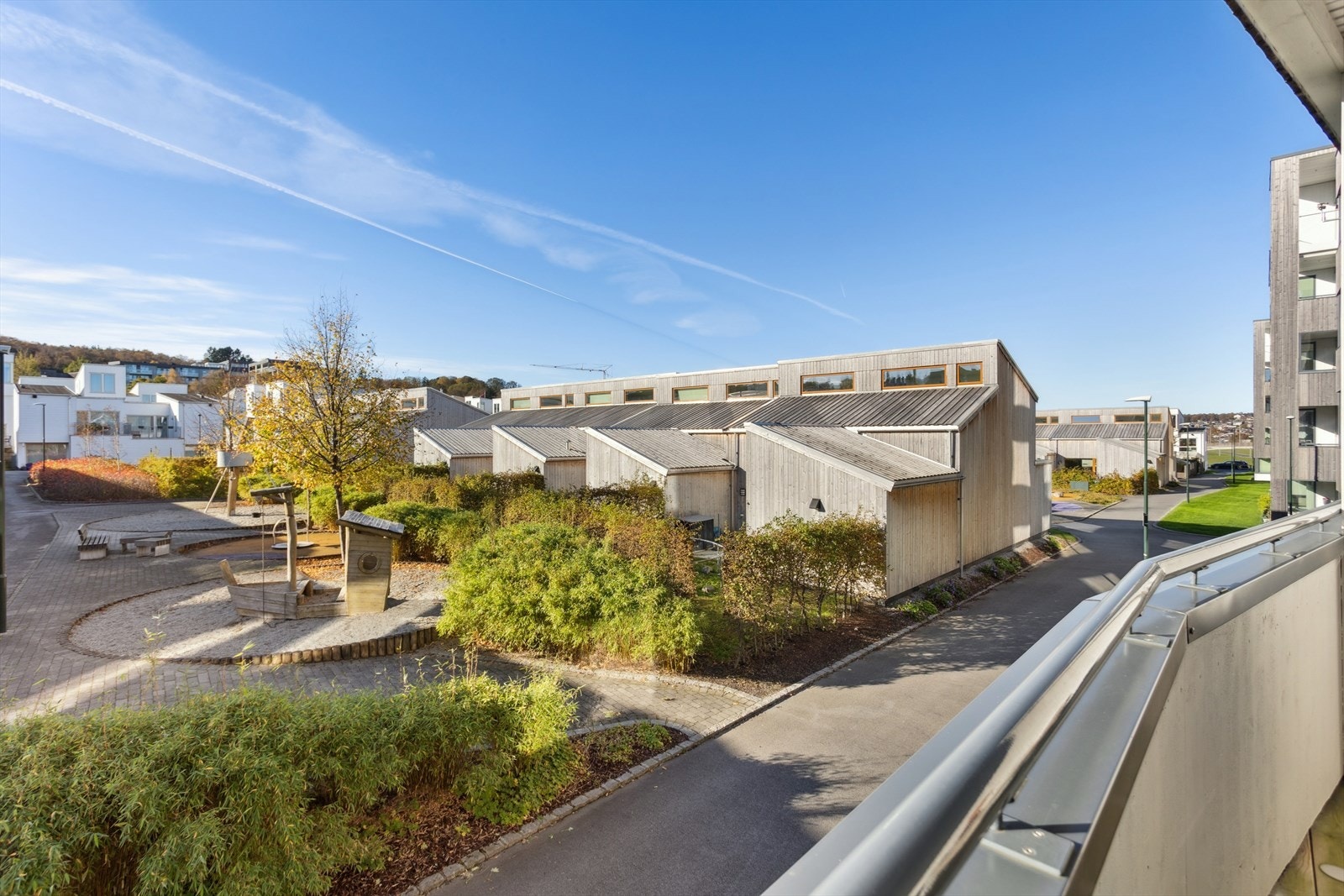 Hovedbalkongen vender ut mot fellesområdet. Galleribilde