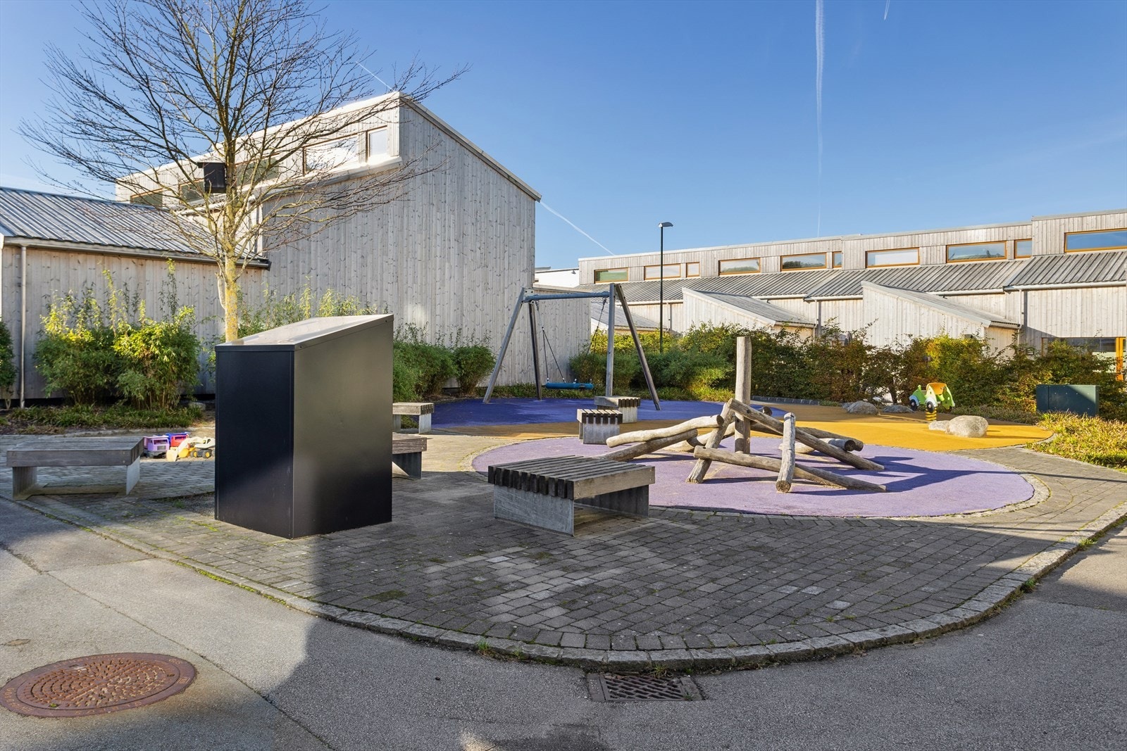 Pen opparbeidet felles tomt for borettslaget. Galleribilde