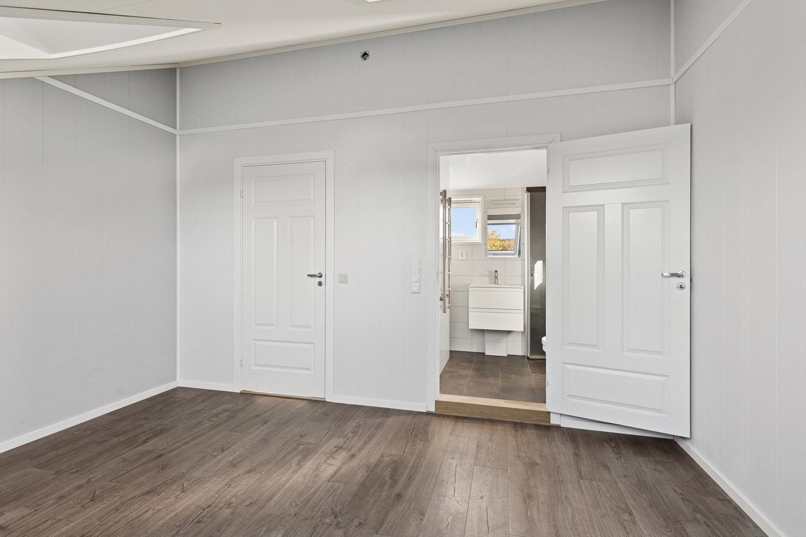 Hovedsoverommet har tilhørende, privat bad. Galleribilde