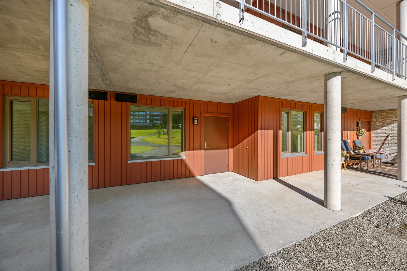 Inngang fra bakkeplan. Galleribilde