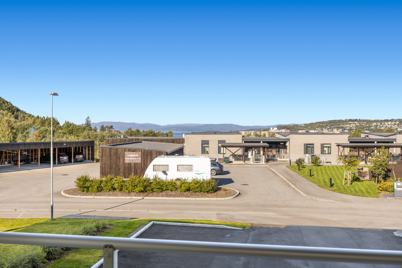 Utsikt mot fjorden! Galleribilde