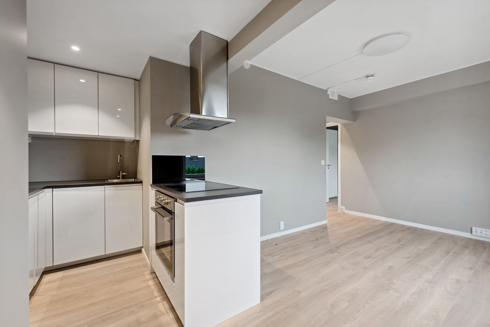 Kjekken med hvitevarer - bilde er speilvendt fra den aktuelle leilligheten. Galleribilde