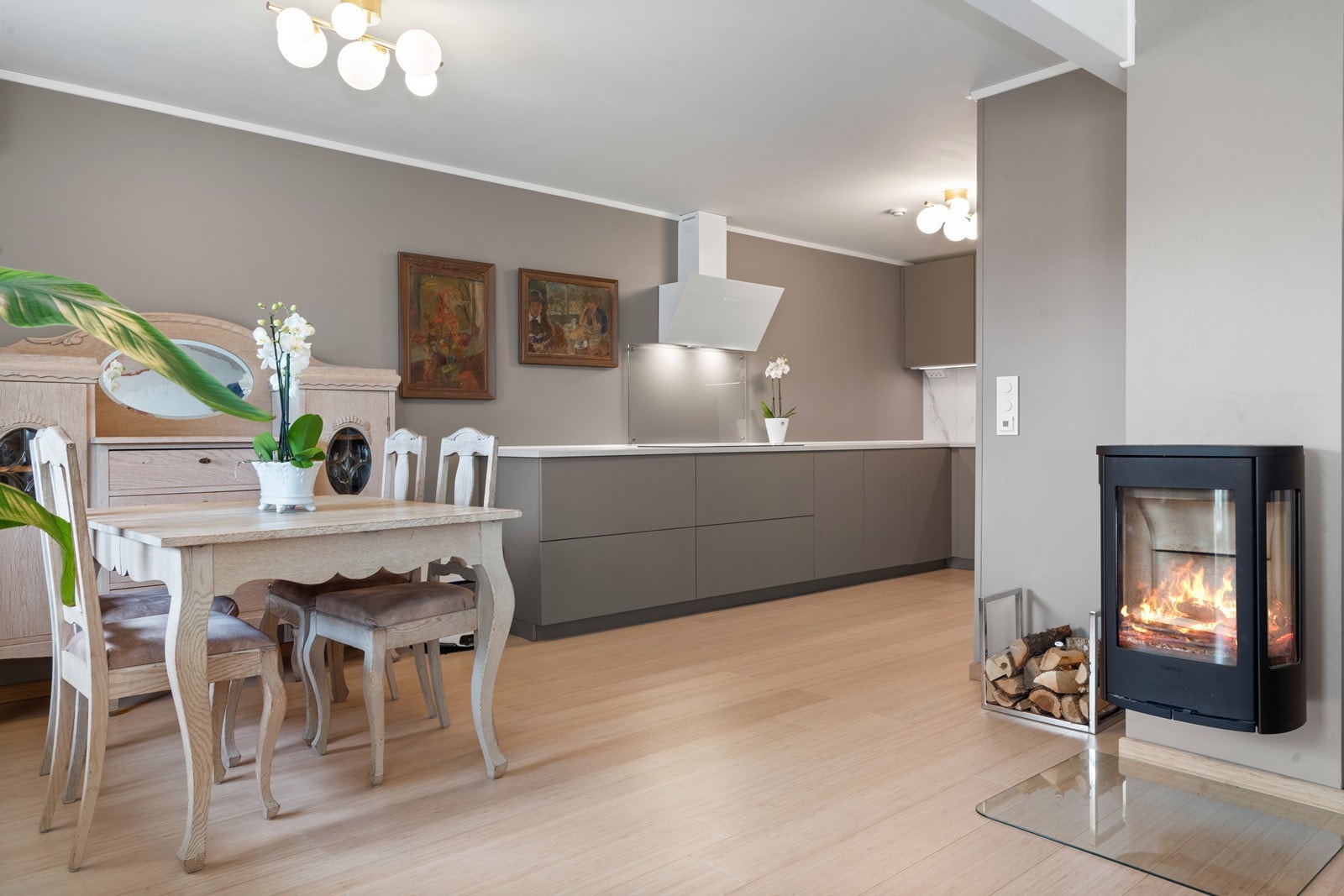 Nytt, lekkert og stilrent kjøkken Galleribilde