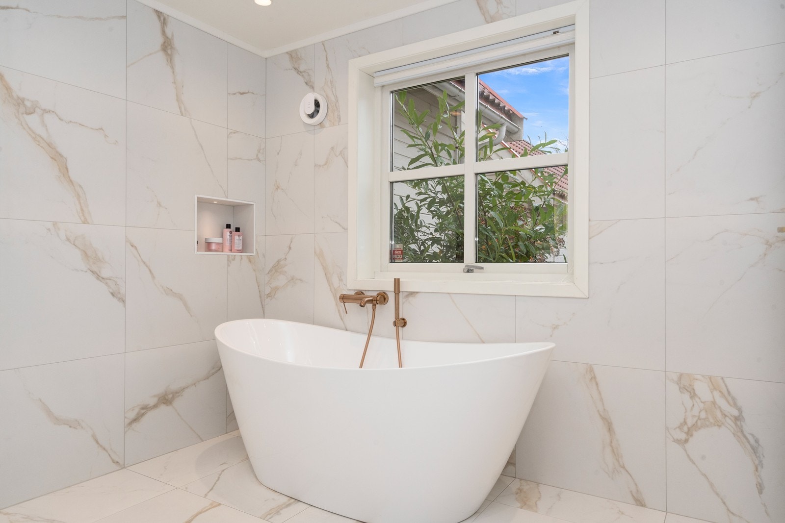 Delikat bad hvor det kan være deilig og velfortjent med litt egentid og et deilig bad Galleribilde