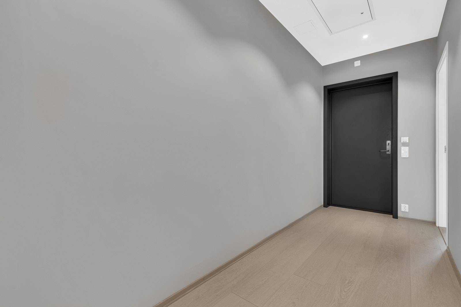 Leiligheten disponerer en praktisk bod på ca. 4 kvm i felles kjeller - perfekt for lagring av sesongutstyr og annet. Galleribilde