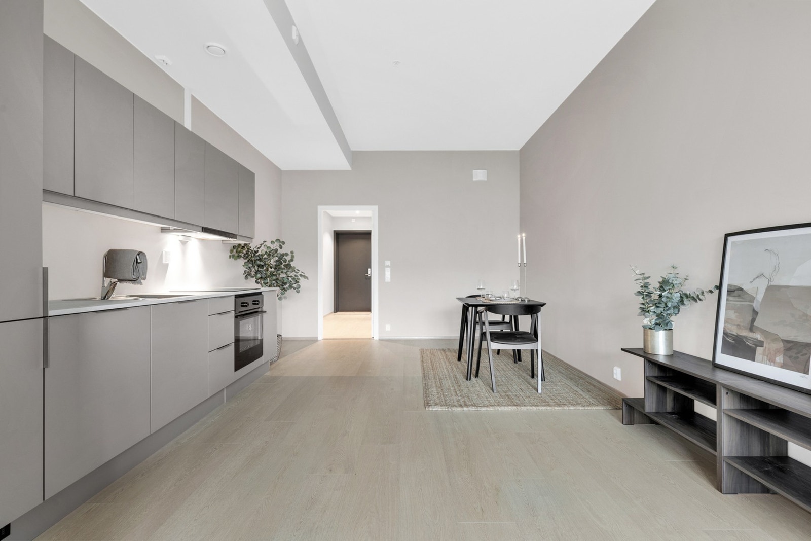 Ved kjøkkenet er det god plass til spisestue og annen ønsket innredning. Galleribilde