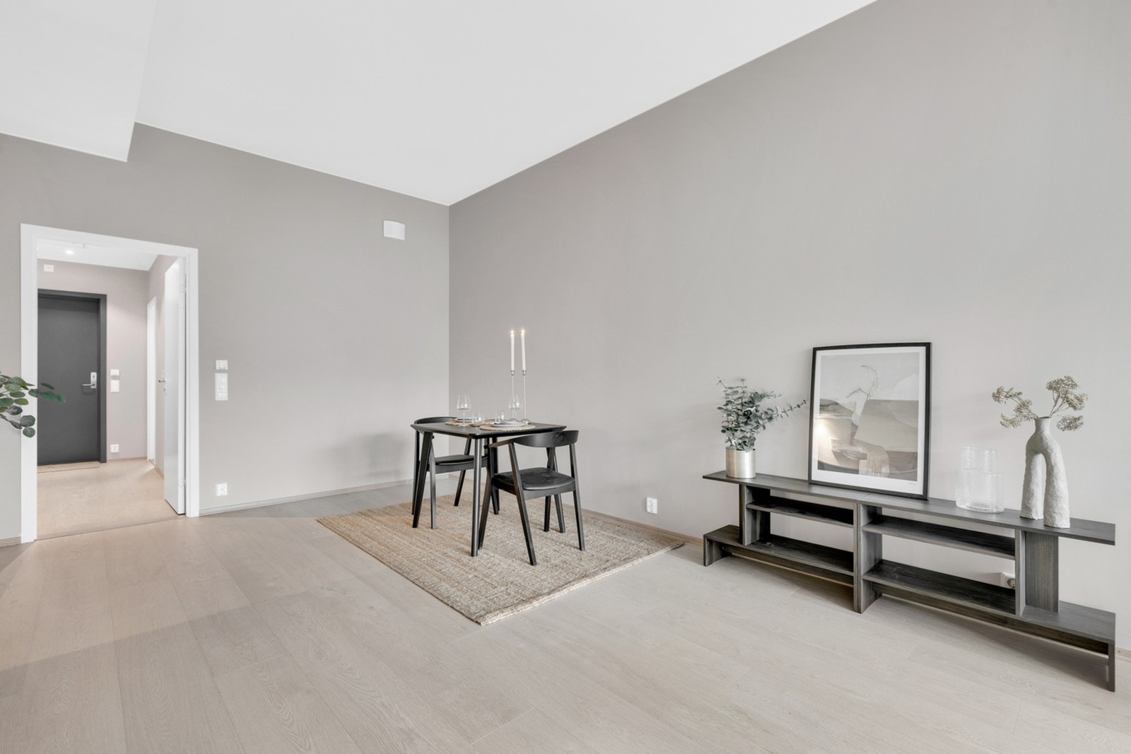 Hele leiligheten har lun, vannbåren gulvvarme. Galleribilde