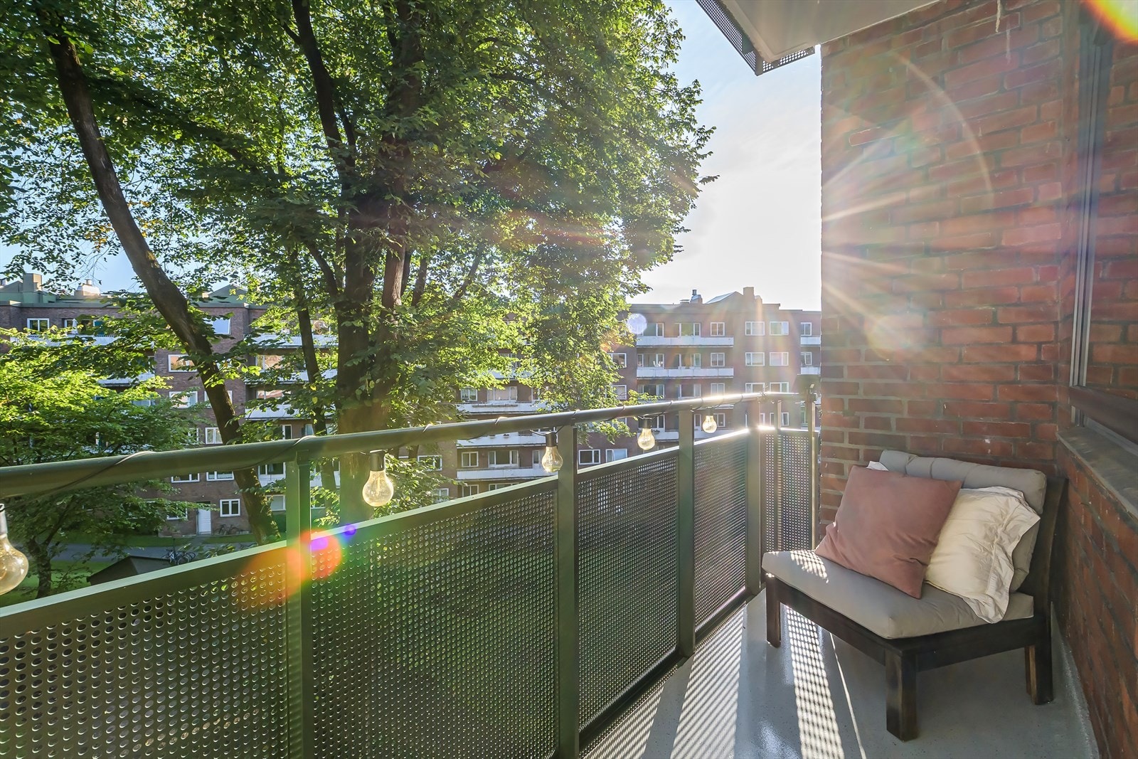 Balkongen måler hele 7 kvm. Galleribilde