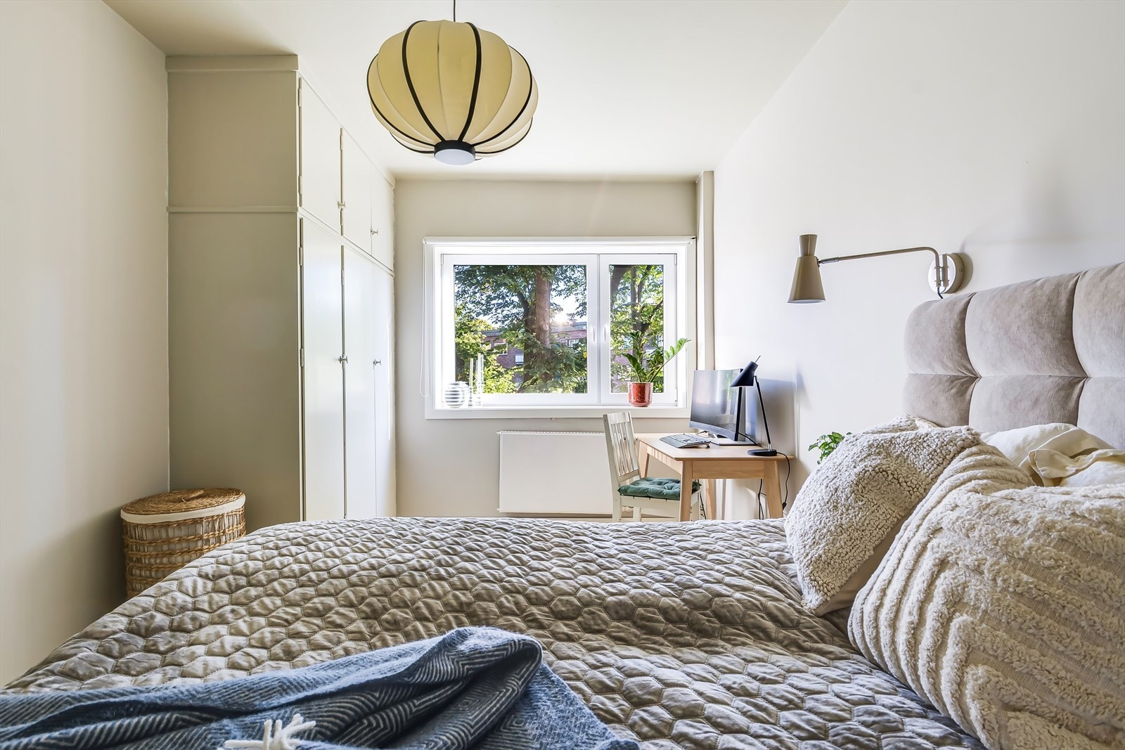 Stort, originalt garderobeskap medfølger Galleribilde