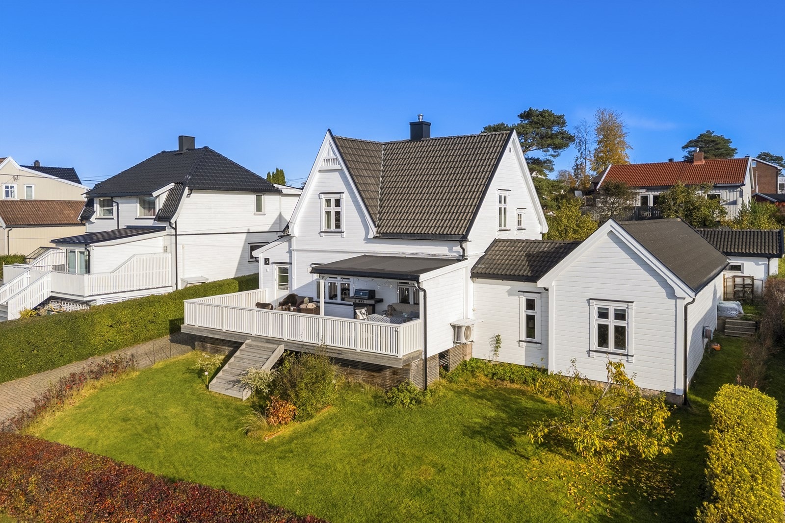 Eiendommen ligger i et populært og barnevennlig boligområde på Torp. Galleribilde