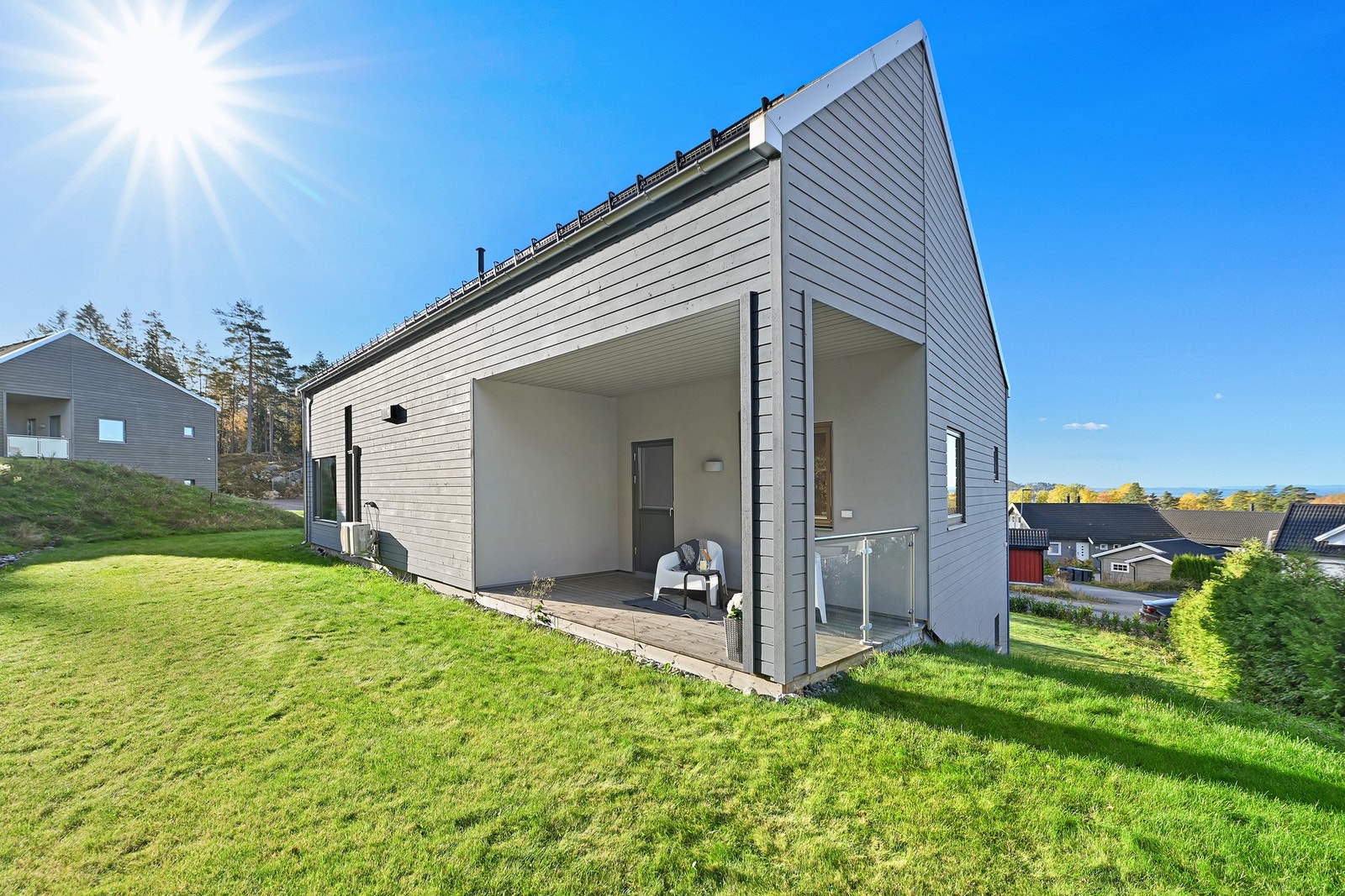 Det er gode sol og lysforhold på tomten. Galleribilde