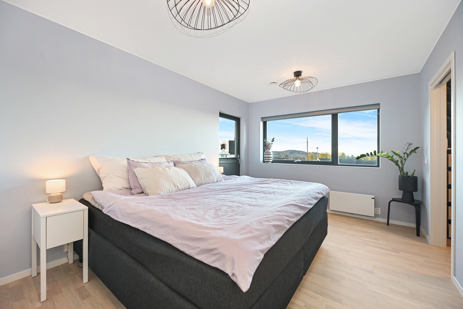 Hovedsoverom med flott utsikt. Galleribilde