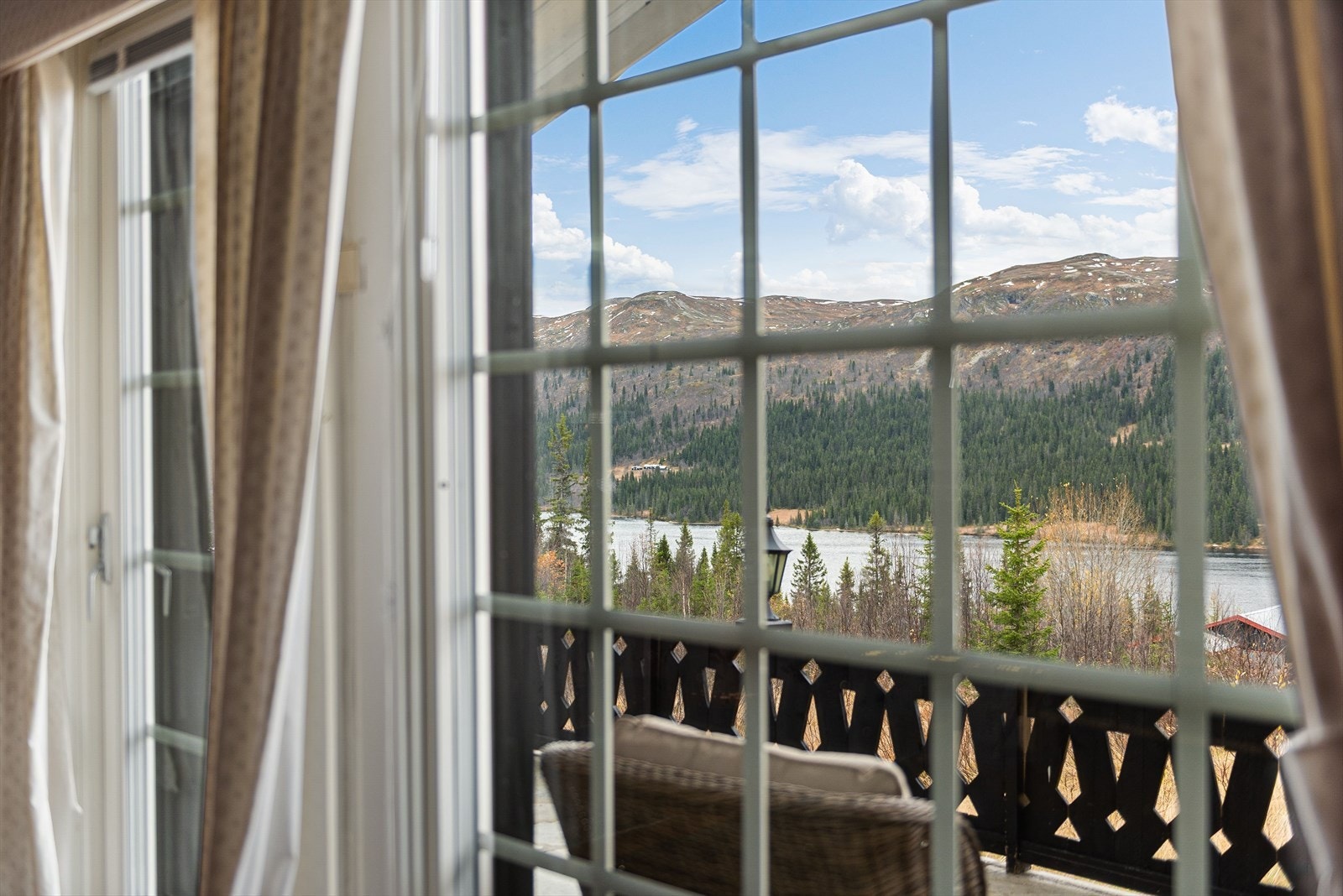 Vakker utsikt fra spisestue. Galleribilde