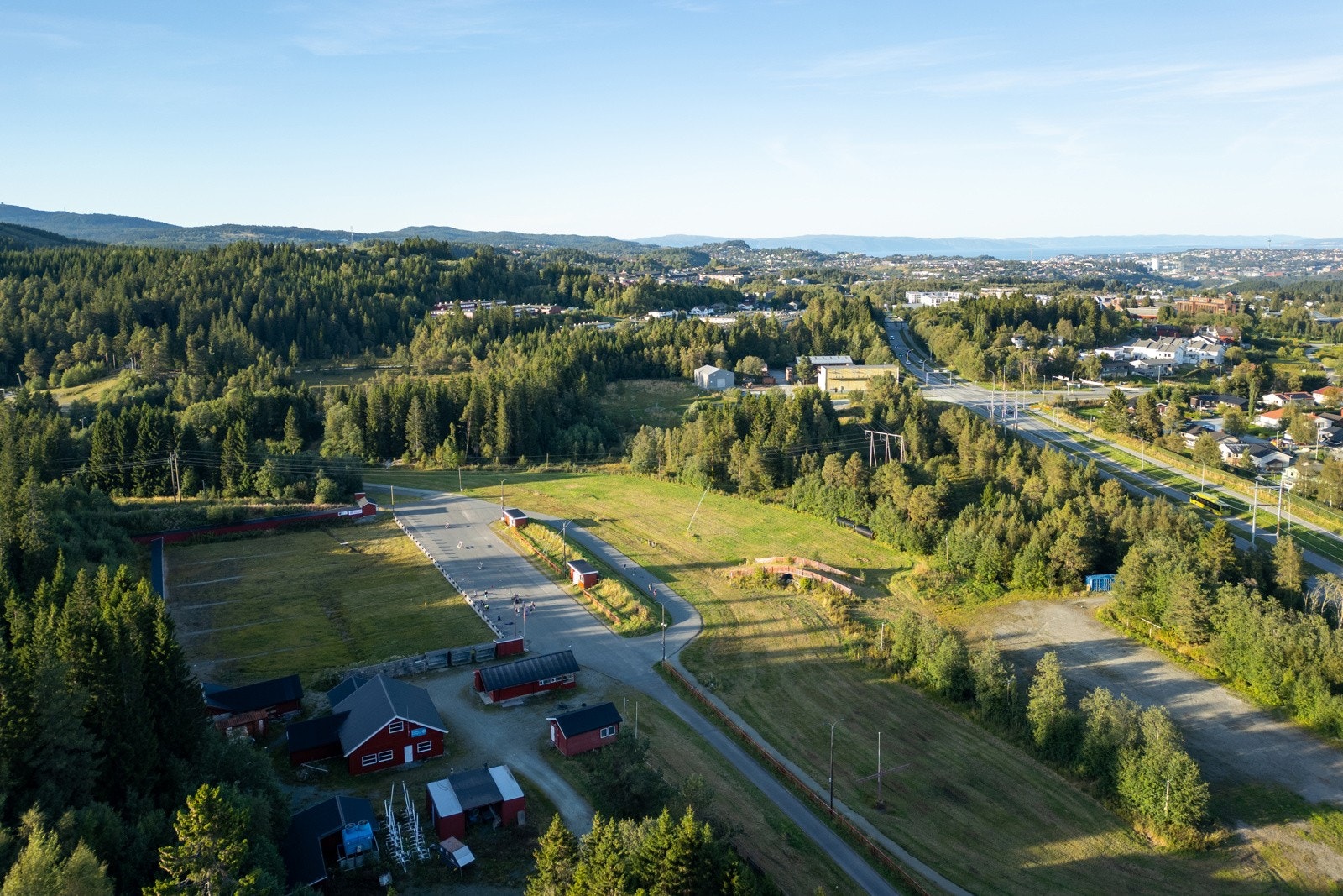 For deg som er interessert i natur og friluft, men allikevel ønsker en sentral beliggenhet er Kolstad et utmerket sted å bo. Galleribilde