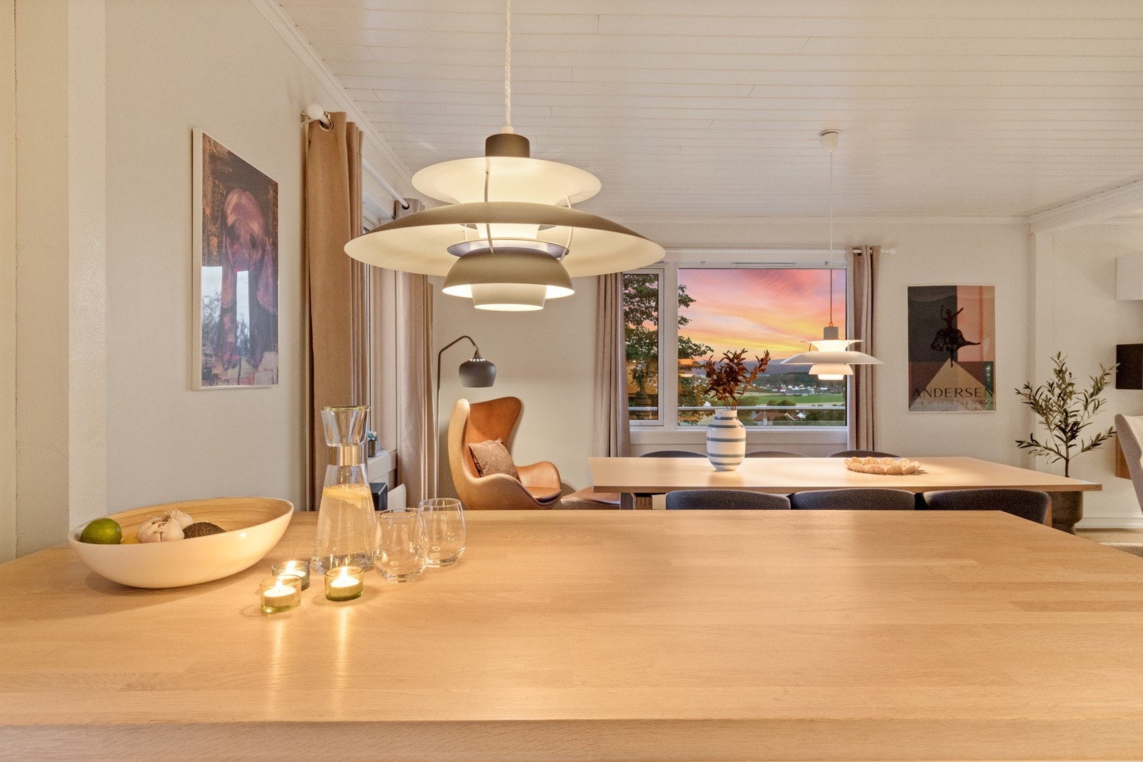 Spiseplass fra spisestuen eller øy i kjøkken Galleribilde