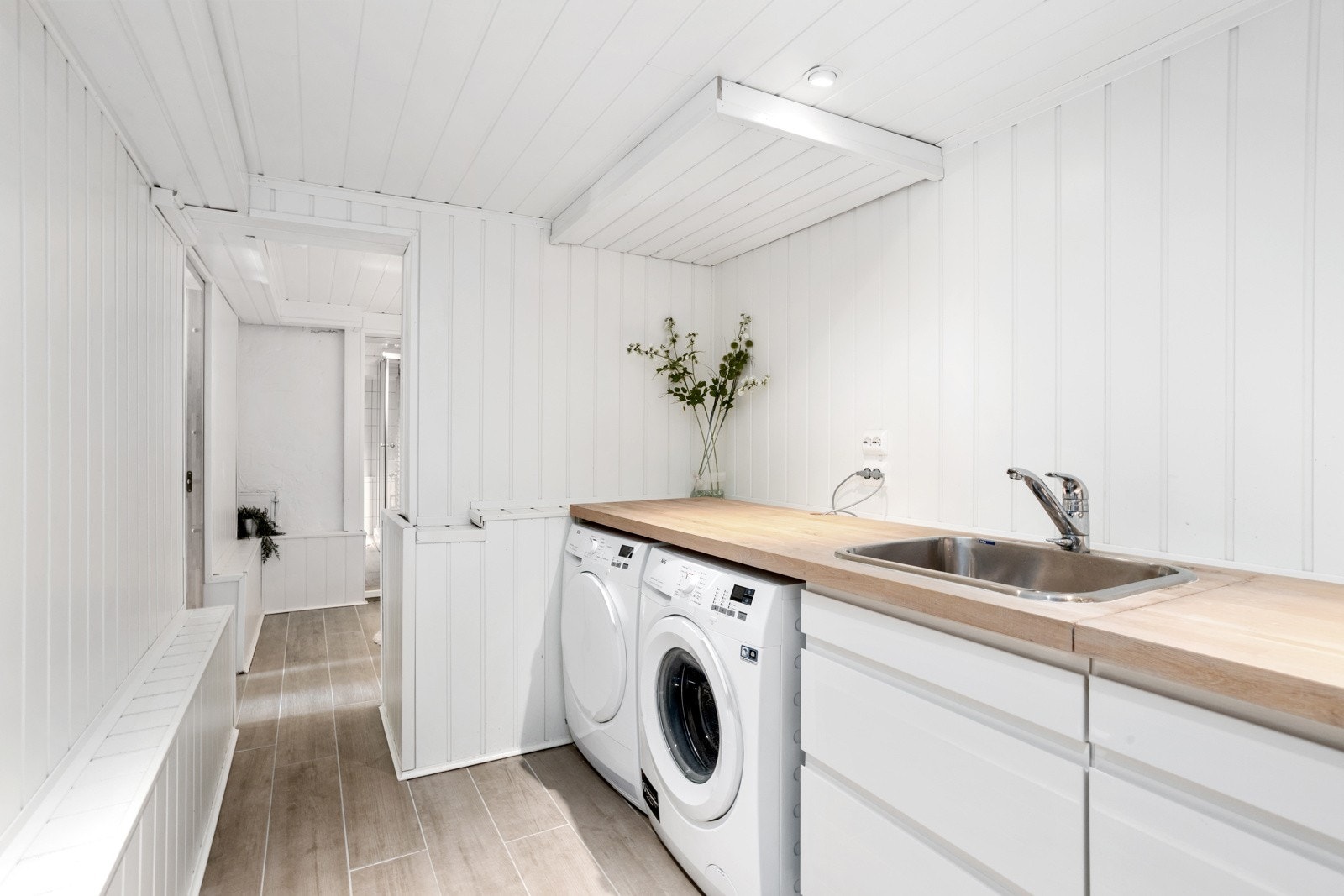 Innredning med kum i vaskerom Galleribilde