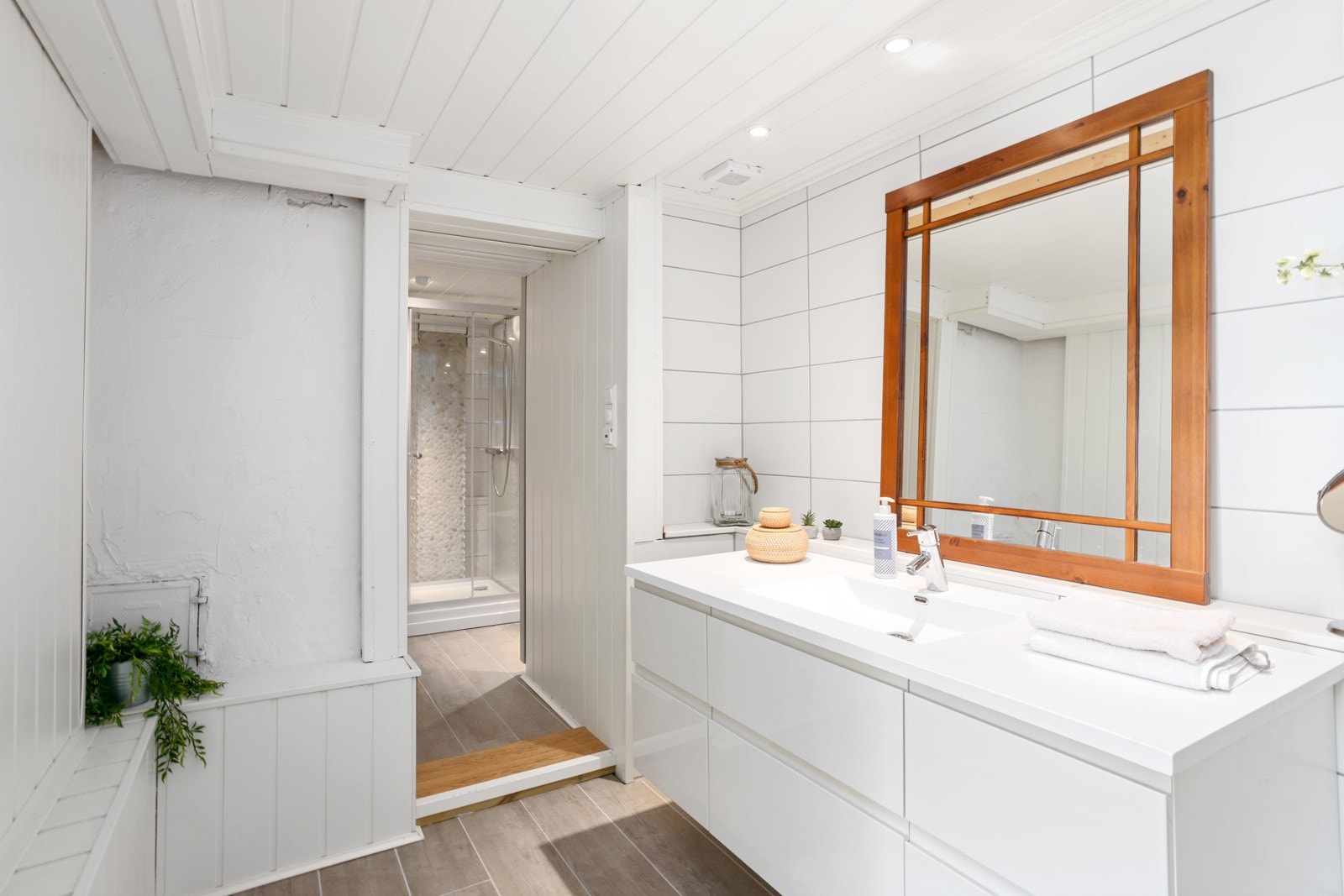 Speil- og vaskinnredning Galleribilde