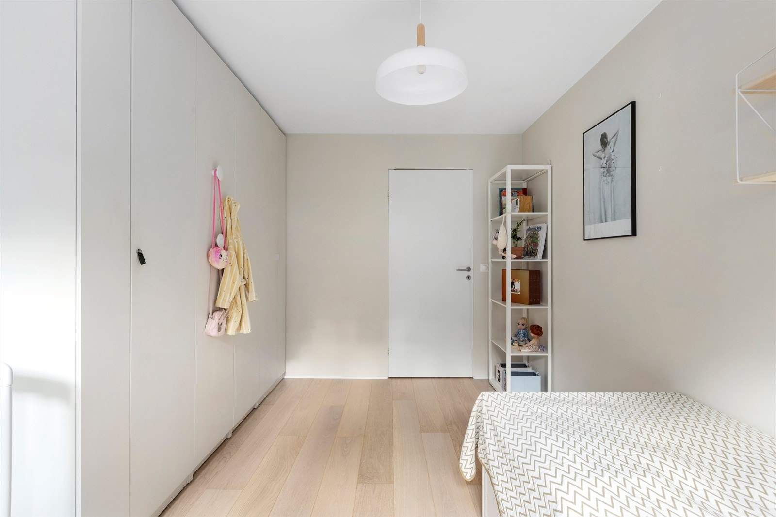 Begge soverommene er utstyrt med garderobeskap. Galleribilde