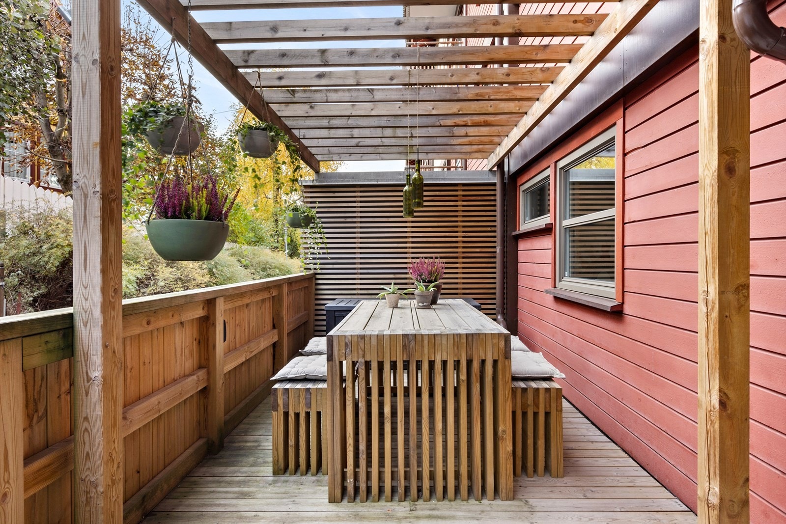 Leiligheten har både markterrasse og balkong. Galleribilde