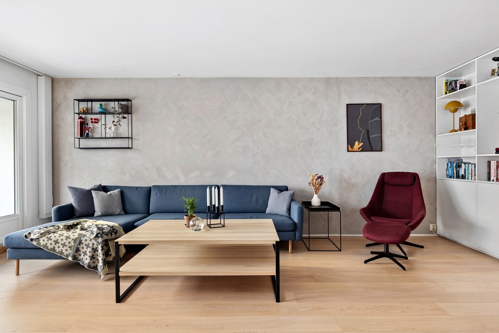 Leiligheten har et-stavs parkettgulv fra 2020. Galleribilde