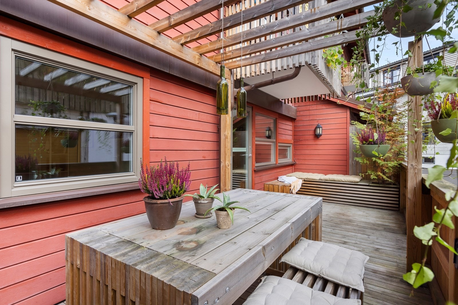 Perfekt plass å samle familie og venner til sene sommerkvelder. Galleribilde