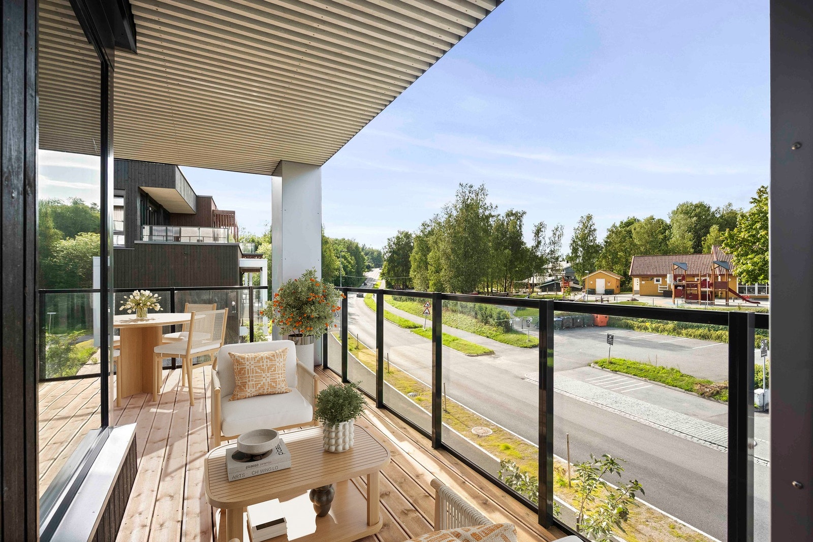 Dette er en perfekt leilighet for deg som ønsker en ny, moderne bolig med høy standard, svært gode transportforbindelser og et rolig, grønt nærområde. Galleribilde