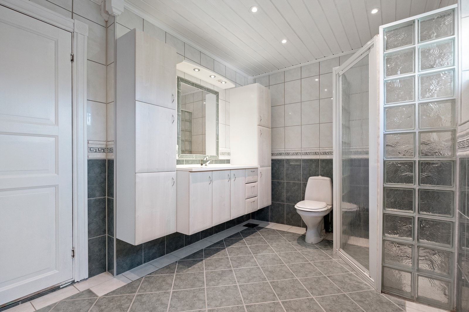 Helfliset bad. Galleribilde