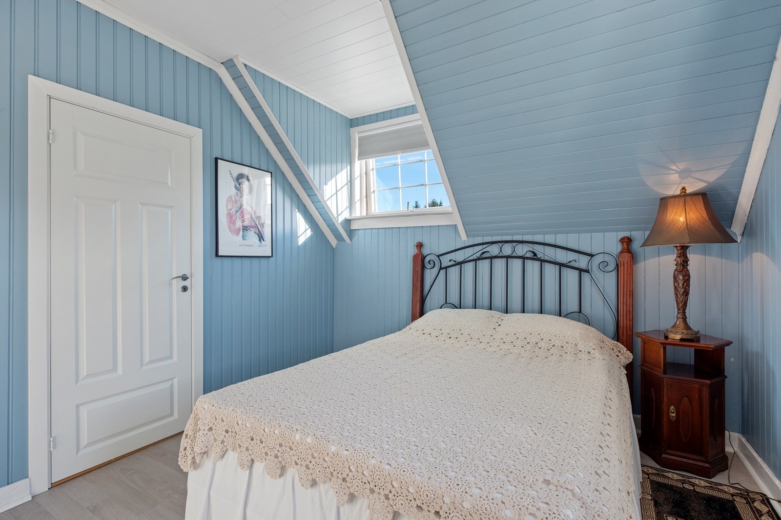 Det er bod med inngang fra soverommet. Galleribilde