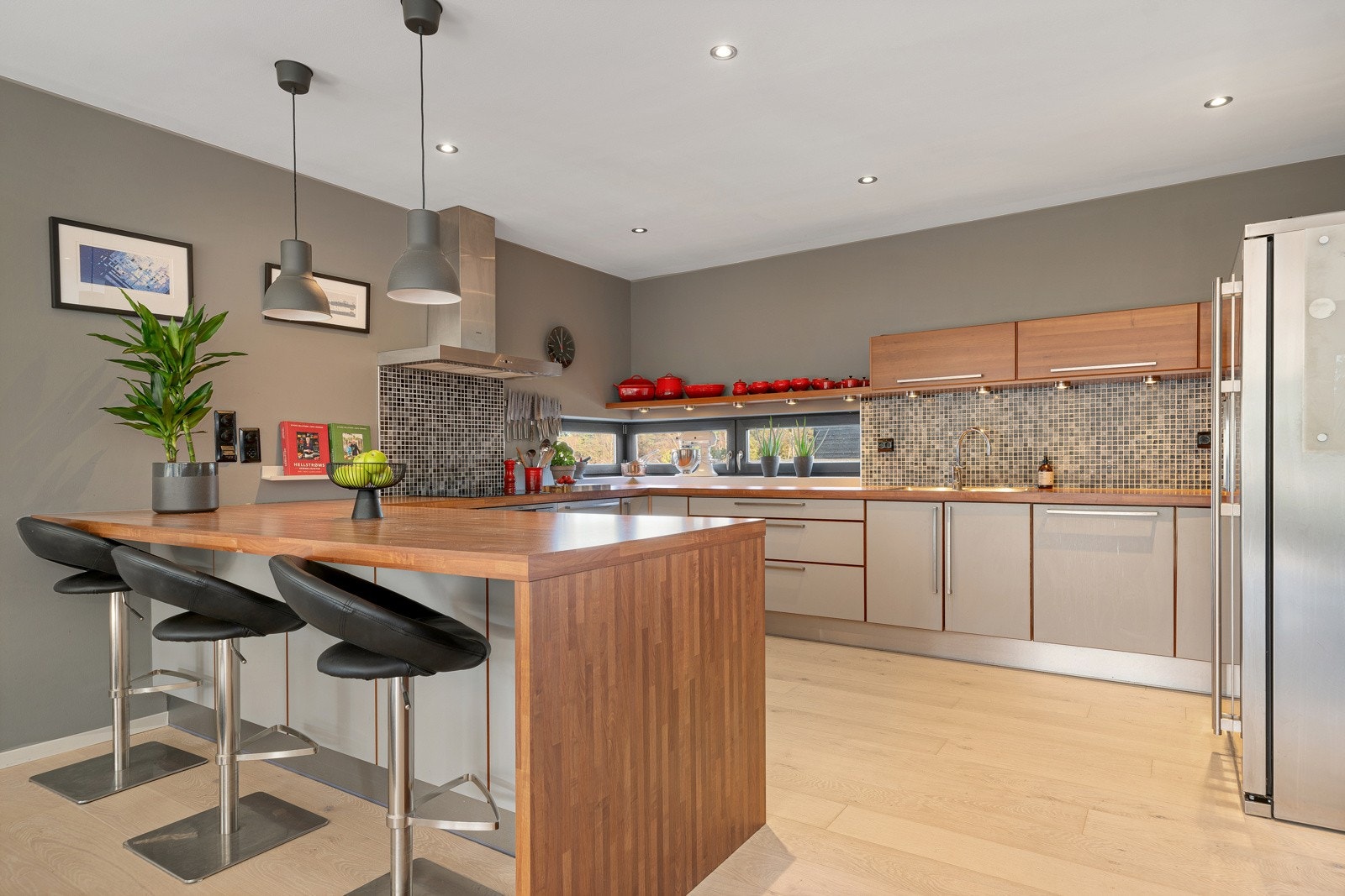 Hyggelig barløsning på kjøkkenet Galleribilde