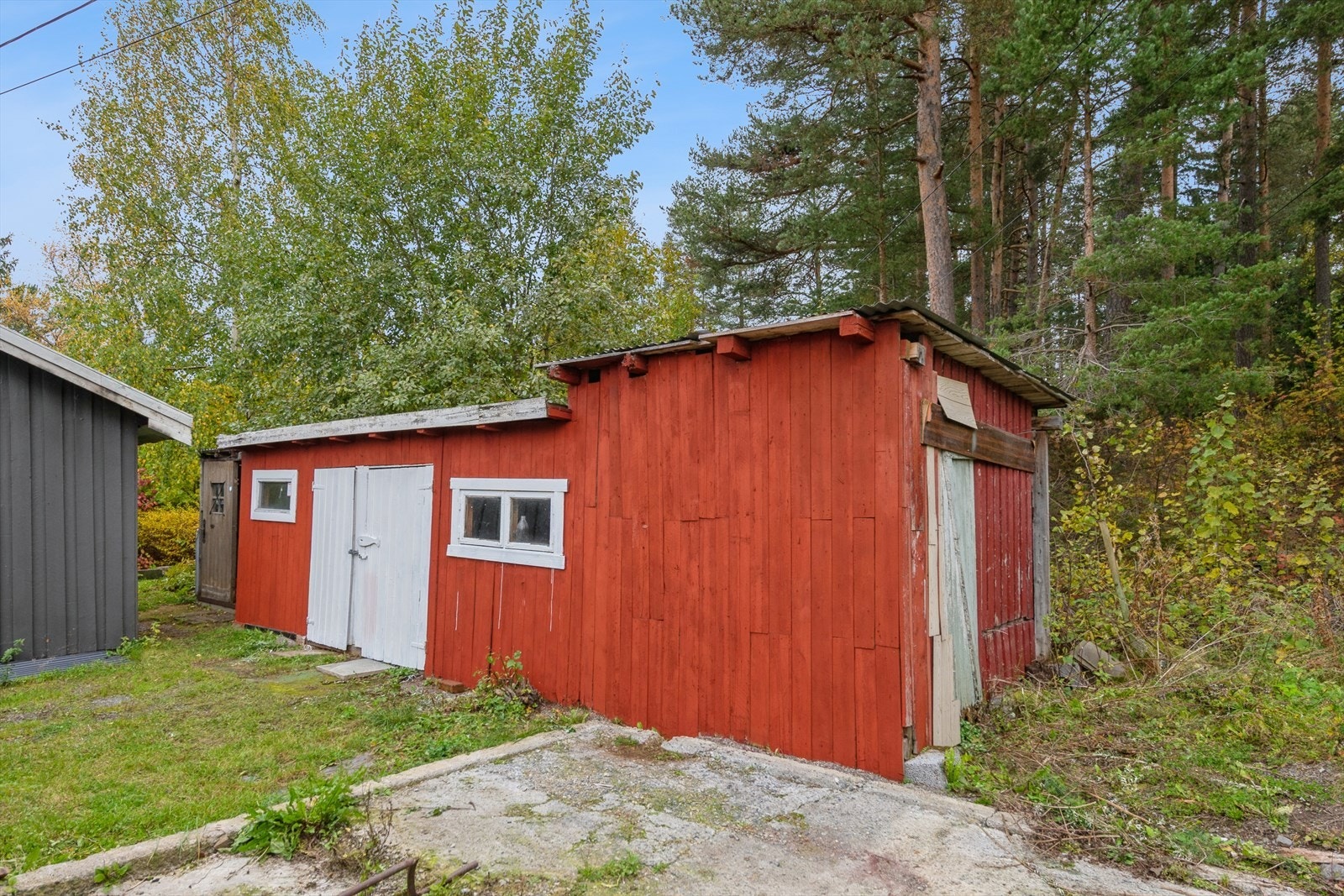 Uthus på eiendommen. Galleribilde