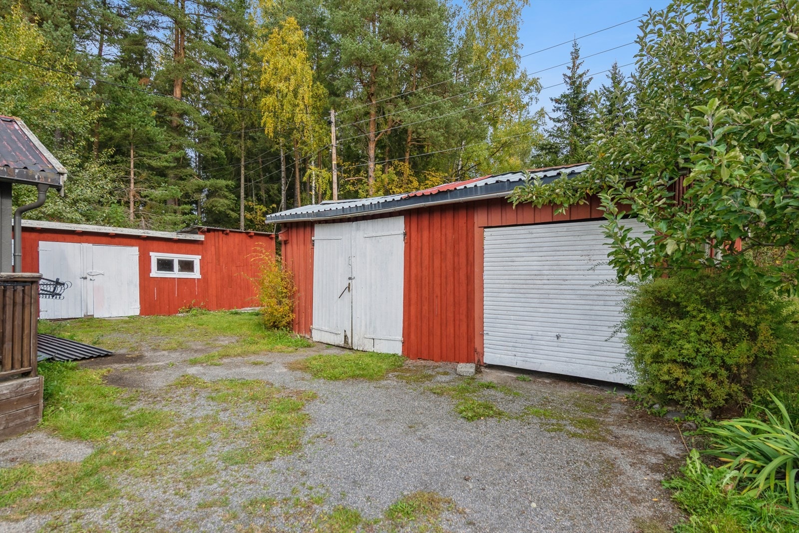 Eldre uthus/ garasje. Galleribilde