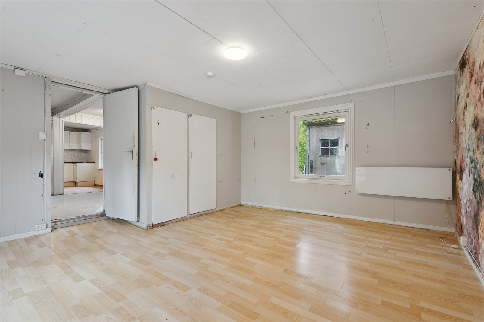 Soverommet har plassbygde garderobeskap. Galleribilde