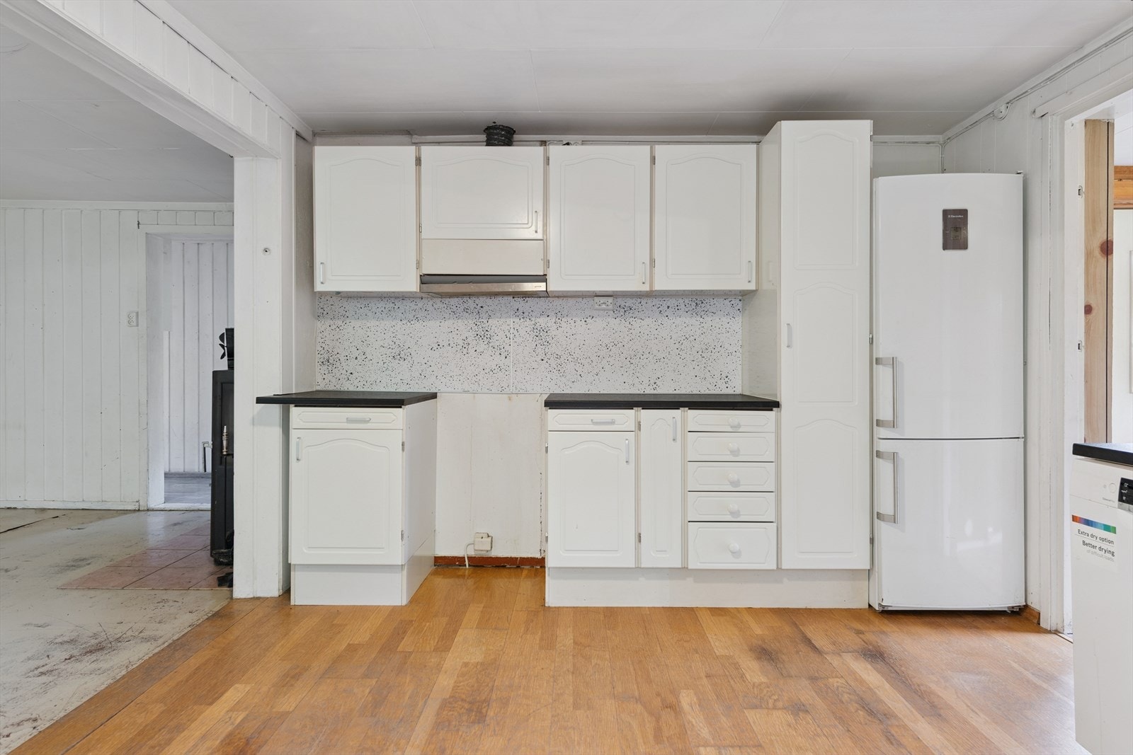 Kjøkken med eldre innredning. Galleribilde