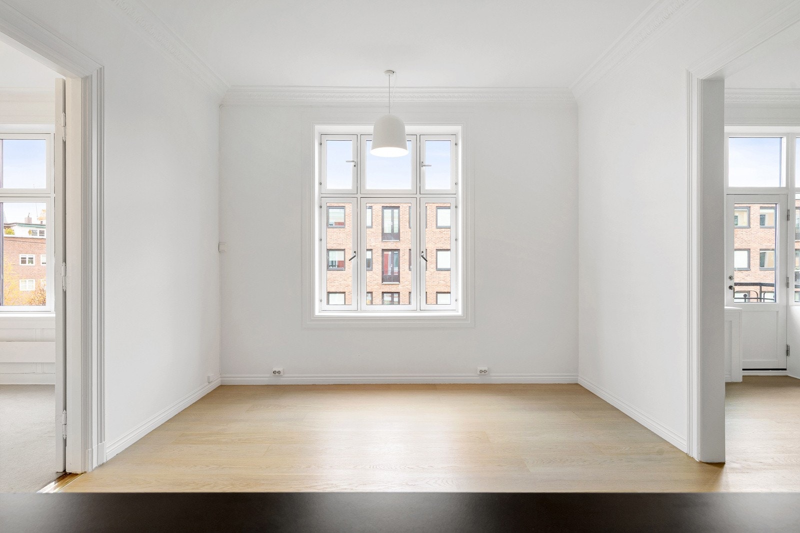 God plass til stor spisebordsgruppe. Galleribilde