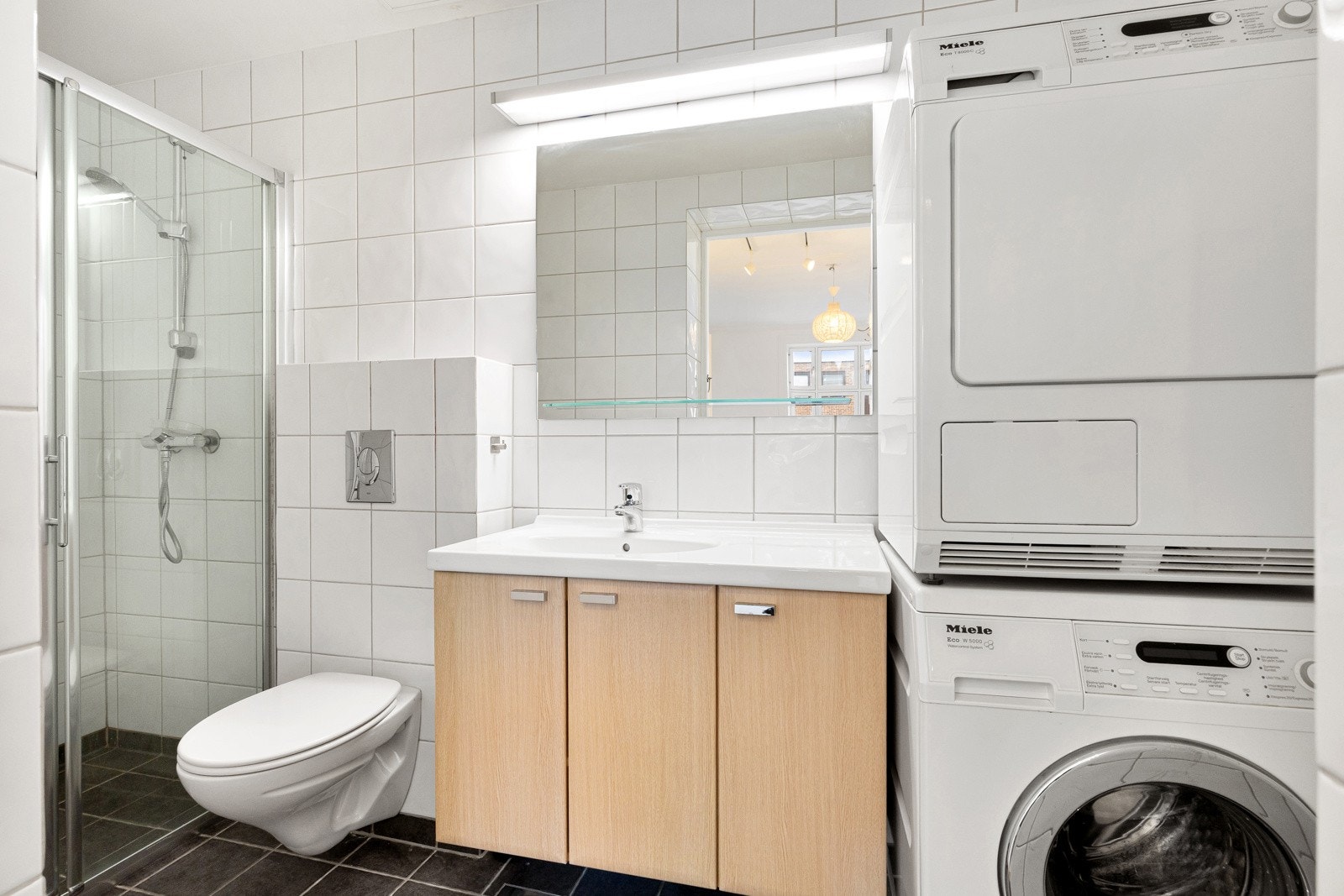 Opplegg for vaskemaskin og tørketrommel. Galleribilde