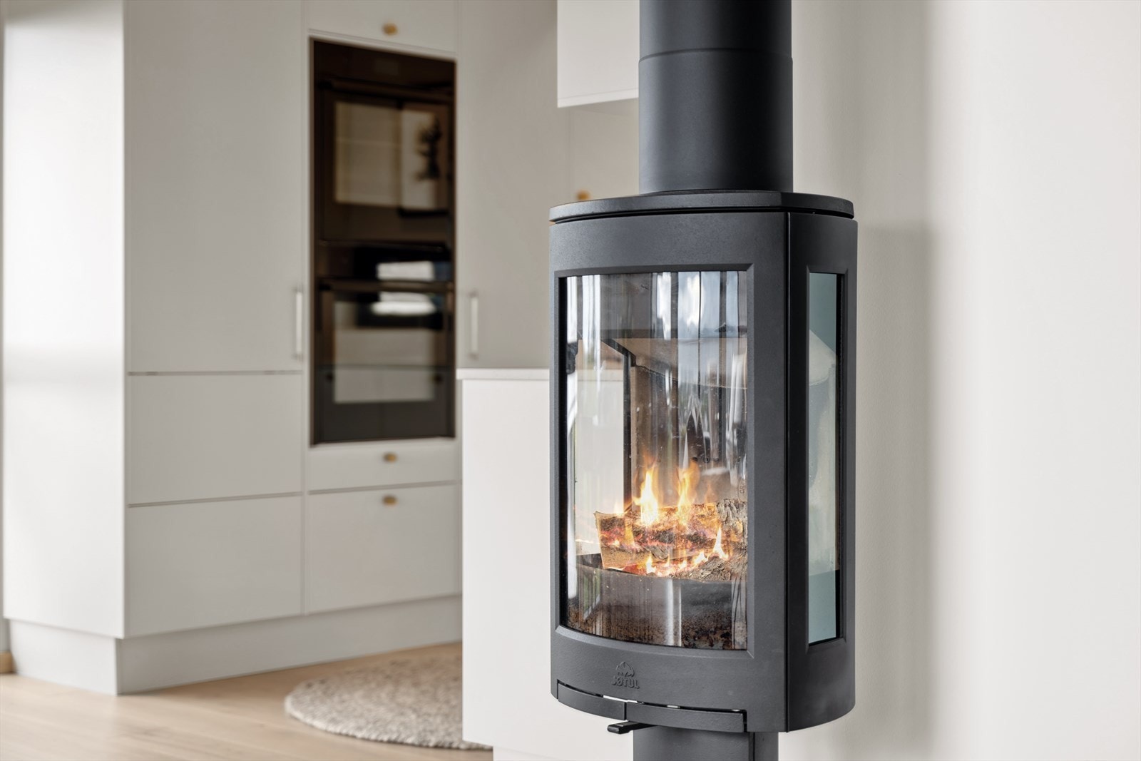 Peisovnen i stuen skaper hygge og ikke minst rask oppvarming på kalde dager Galleribilde