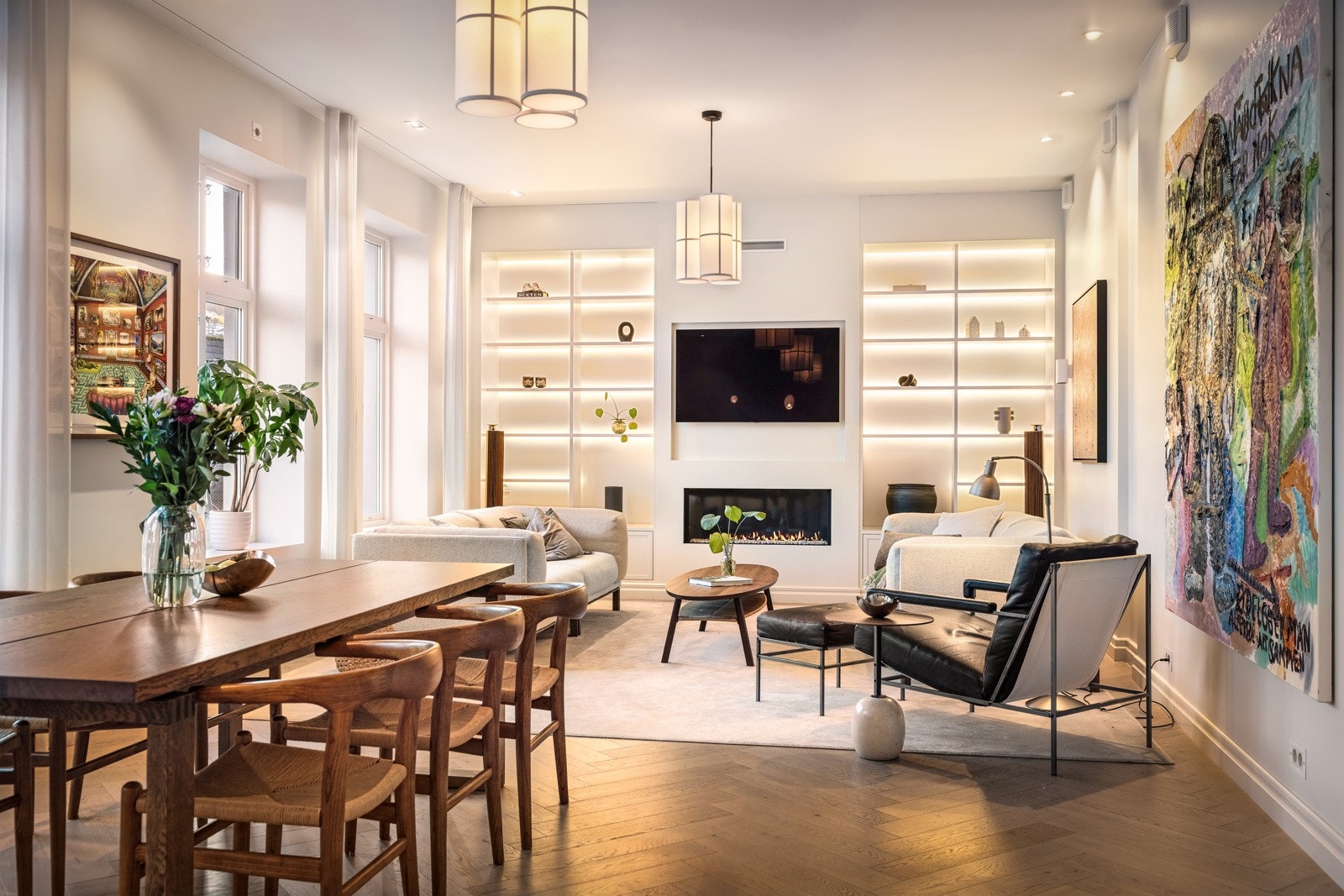 - I stuen finner du en moderne gasspeis tilkoblet gasstank i bakgården, som skaper lun stemning på kjølige dager - Galleribilde