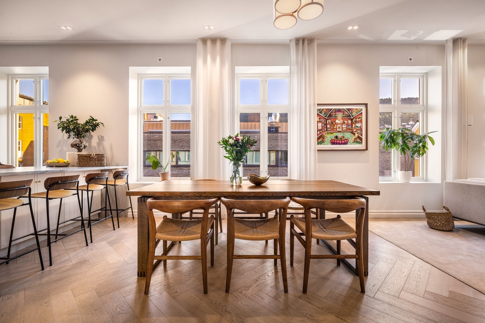 - Teknisk fremstår leiligheten som svært oppdatert. Den har balansert ventilasjon, nytt rør-i-rør-system fra 2022 (Hunt VVS), nytt elektrisk anlegg fra 2022 (Elektro Puls) og en 300 liters varmtvannsbereder fra samme år - Galleribilde