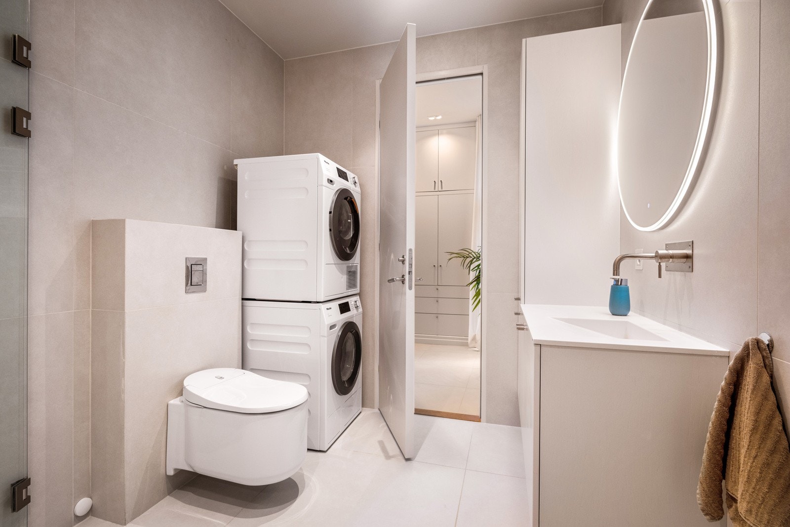 - Det er også opplegg for vaskemaskin og tørketrommel - Galleribilde