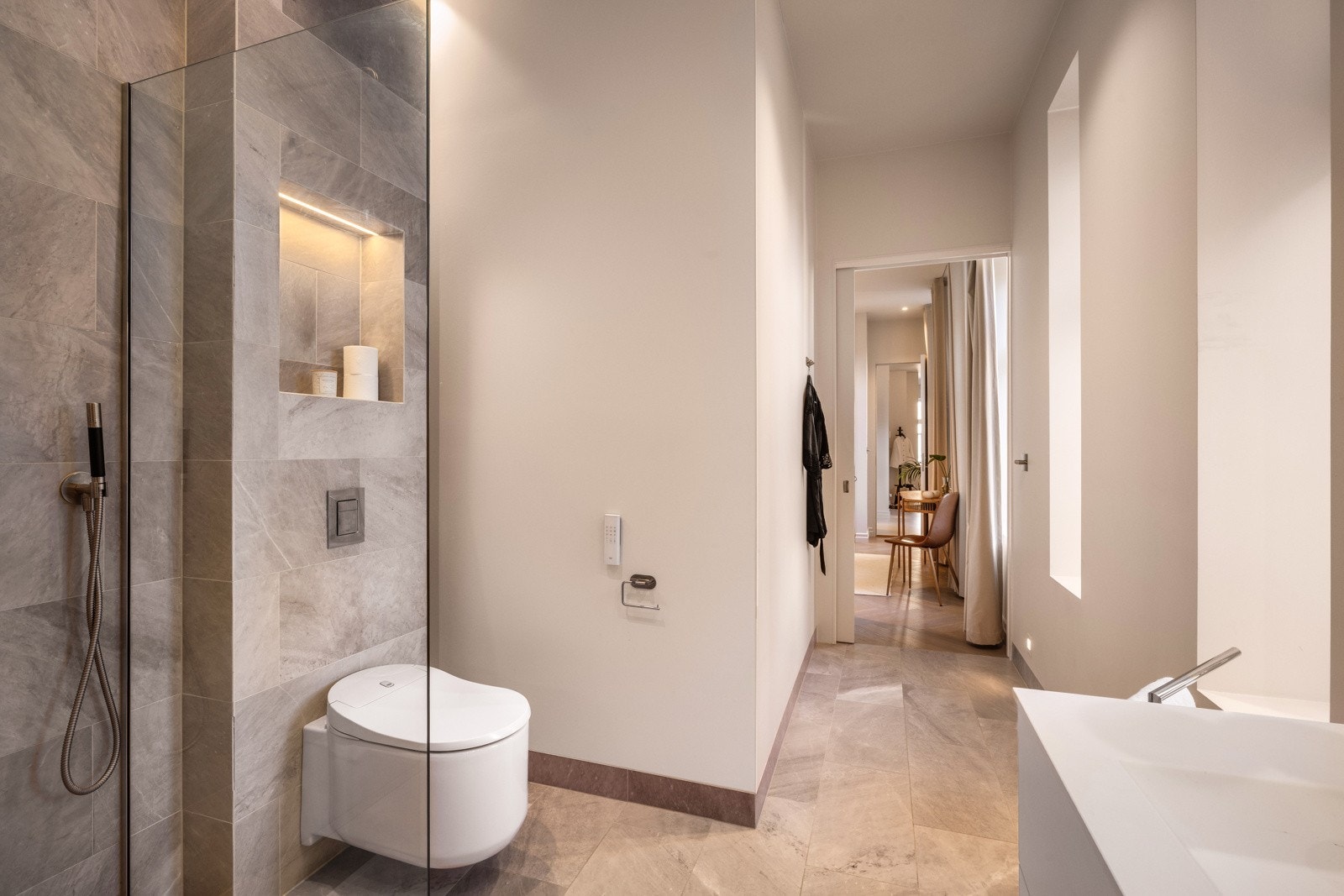 - Masterbadet måler hele 8,4 kvm - Galleribilde